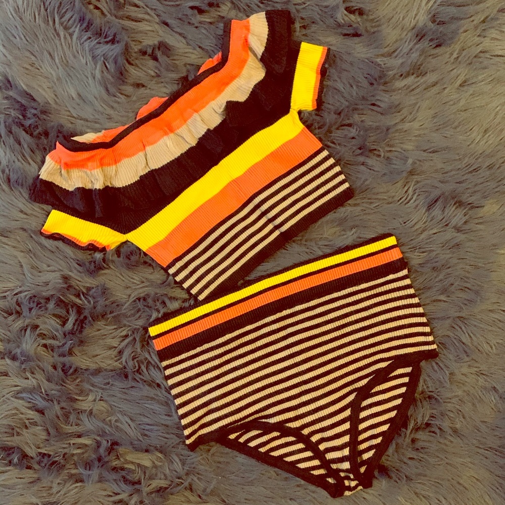 Ruffle set - Picture 1 of 5